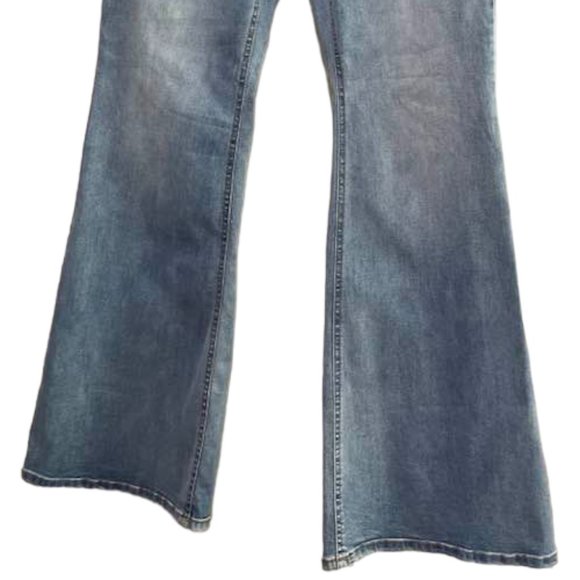 Garage Denim Flare NWT High-Waisted Wide Flare Jeans -Olivia Blue - size… - Picture 5 of 16